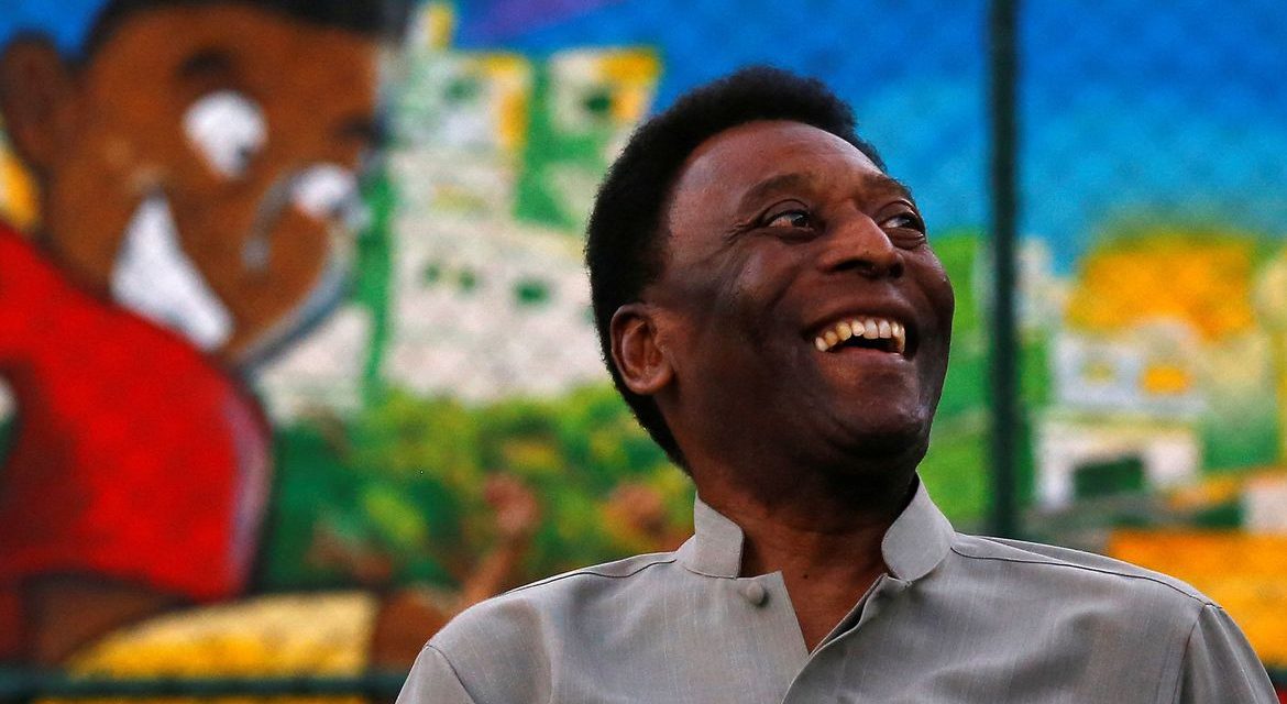 Pelé afirma estar grato por chegar lúcido e saudável aos 80 anos