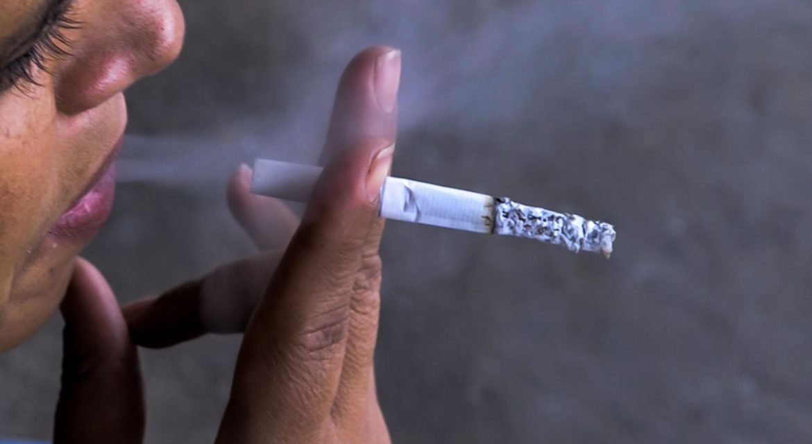 OMS lança campanha para ajudar fumantes a deixar o hábito