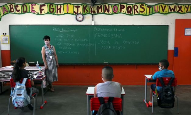 EMPREGO EM LOUVEIRA: tem vagas de estágio  de Pedagogia para Secretaria de Educação