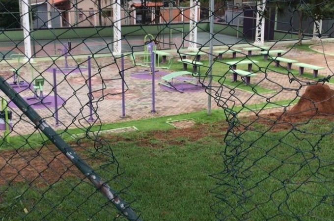 Quadras poliesportivas dos bairros Burck, Parque Brasil e Vila Pasti foram invadidas