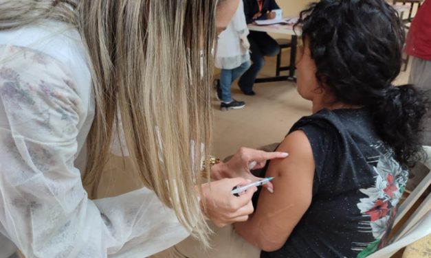 Pessoas em situação de rua são vacinadas nesta terça-feira (29) em Louveira