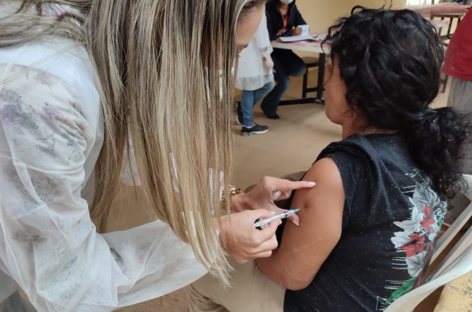 Pessoas em situação de rua são vacinadas nesta terça-feira (29) em Louveira