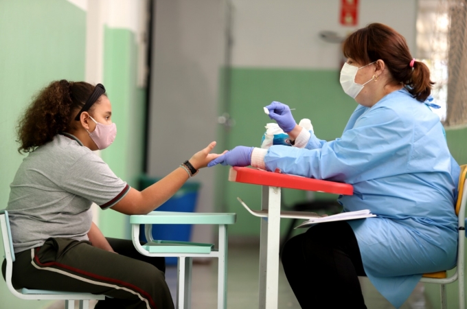 VOLTA ÀS AULAS – Saúde inicia aplicação de testes rápidos de covid-19 em alunos da Rede Municipal de Ensino