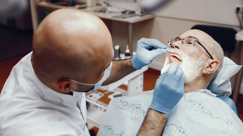 Dentistas atendem sem agendamento em Louveira neste sábado (25)