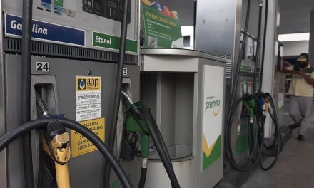 Preços de gasolina e diesel serão reduzidos nesta terça (27)