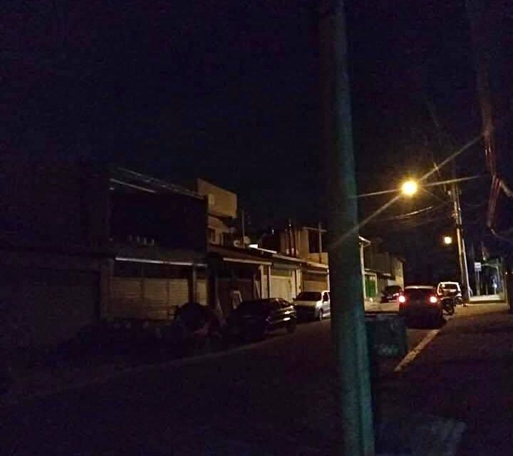 Louveira no escuro: moradores de diversos bairros reclamam da iluminação