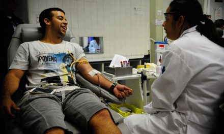 Doação de sangue deve ser feita antes de tomar vacina contra covid-19