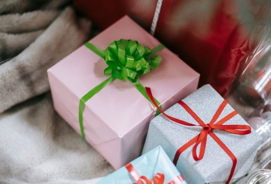 Confira os direitos do consumidor na hora de trocar presentes de Natal