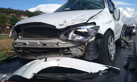 Motorista perde controle e bate carro na Anhanguera