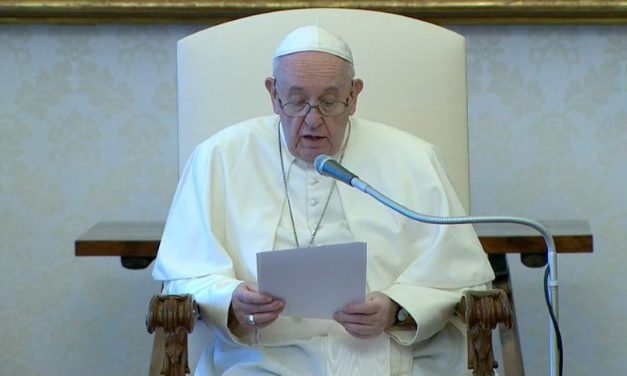 Papa autoriza mais funções para mulheres na Igreja