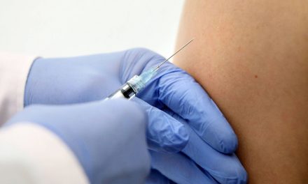 Moradores entre 50 e 59 anos podem se vacinar sem agendamento na UBS Burck ou Ceil Centro