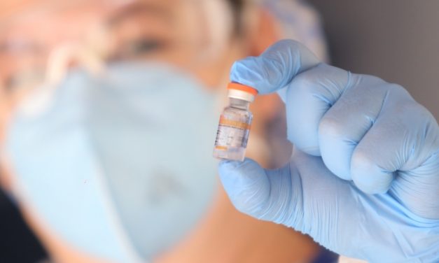 Com vagas preenchidas, Saúde suspende agendamento de vacinação para adolescentes entre 12 e 17 anos