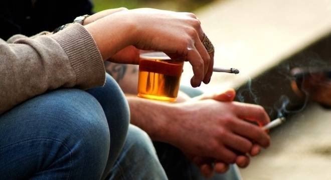 Aumento do consumo de álcool na pandemia pode levar à dependência e outros problemas de saúde
