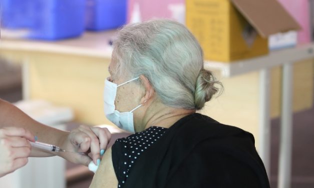 Vacinação contra covid-19 em Louveira: começa agendamento para pessoas acima de 85 anos