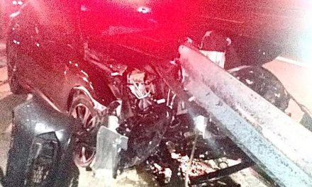 Acidente na Anhanguera em Louveira: motorista perde controle do carro e bate em proteção metálica