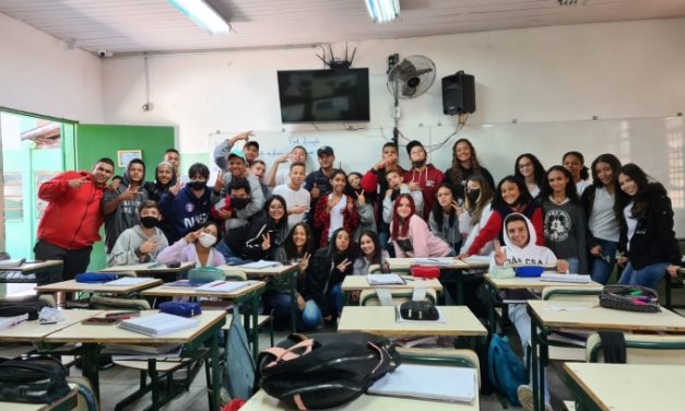 Projeto GM nas Escolas leva palestras sobre cidadania, assédio e drogas a estudantes em Louveira