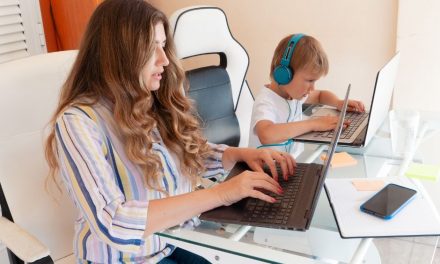 Família e carreira: mulheres encontram na tecnologia equilíbrio entre trabalho e cuidado com os filhos
